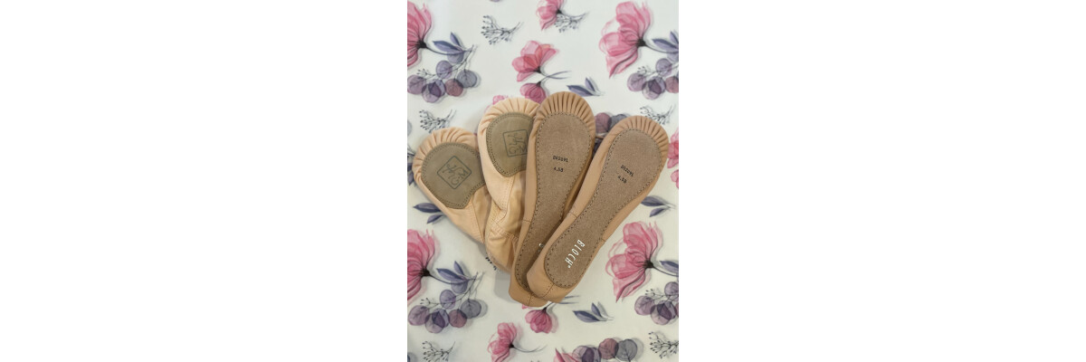 Ballettschläppchen mit ganzer Sohle vs. geteilter Sohle – Unterschiede und Empfehlungen - Ballettschläppchen: Ganze Sohle vs. geteilte Sohle – Unterschiede und Empfehlungen