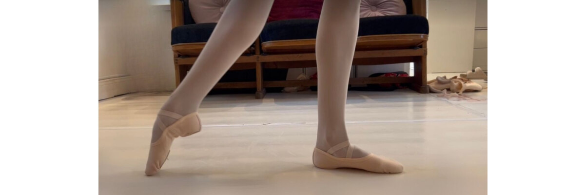 Mehr als nur ein Einstieg – warum das richtige Schläppchen zählt - Ballettschläppchen &amp; Demi-Pointes – die Basis für sicheres Tanzen | SonnenTanz
